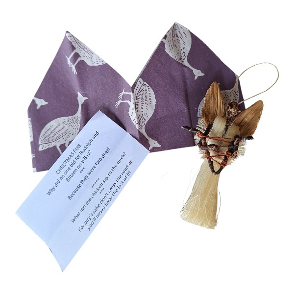 Alternative view of Gold Crackers (Set 18)